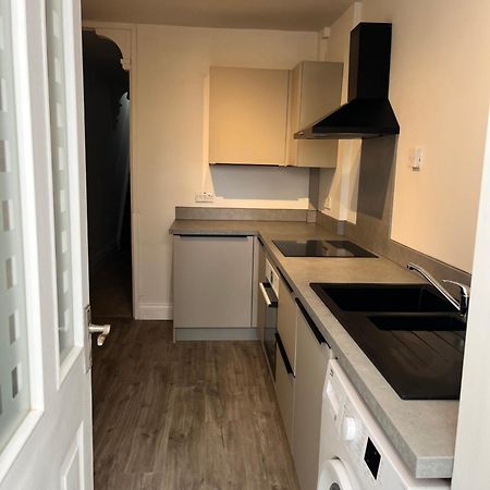 Southsea Homestays - Three Bedroom Home, Sleeps 8 - With Garden & Hot Tub Portsmouth Exterior photo