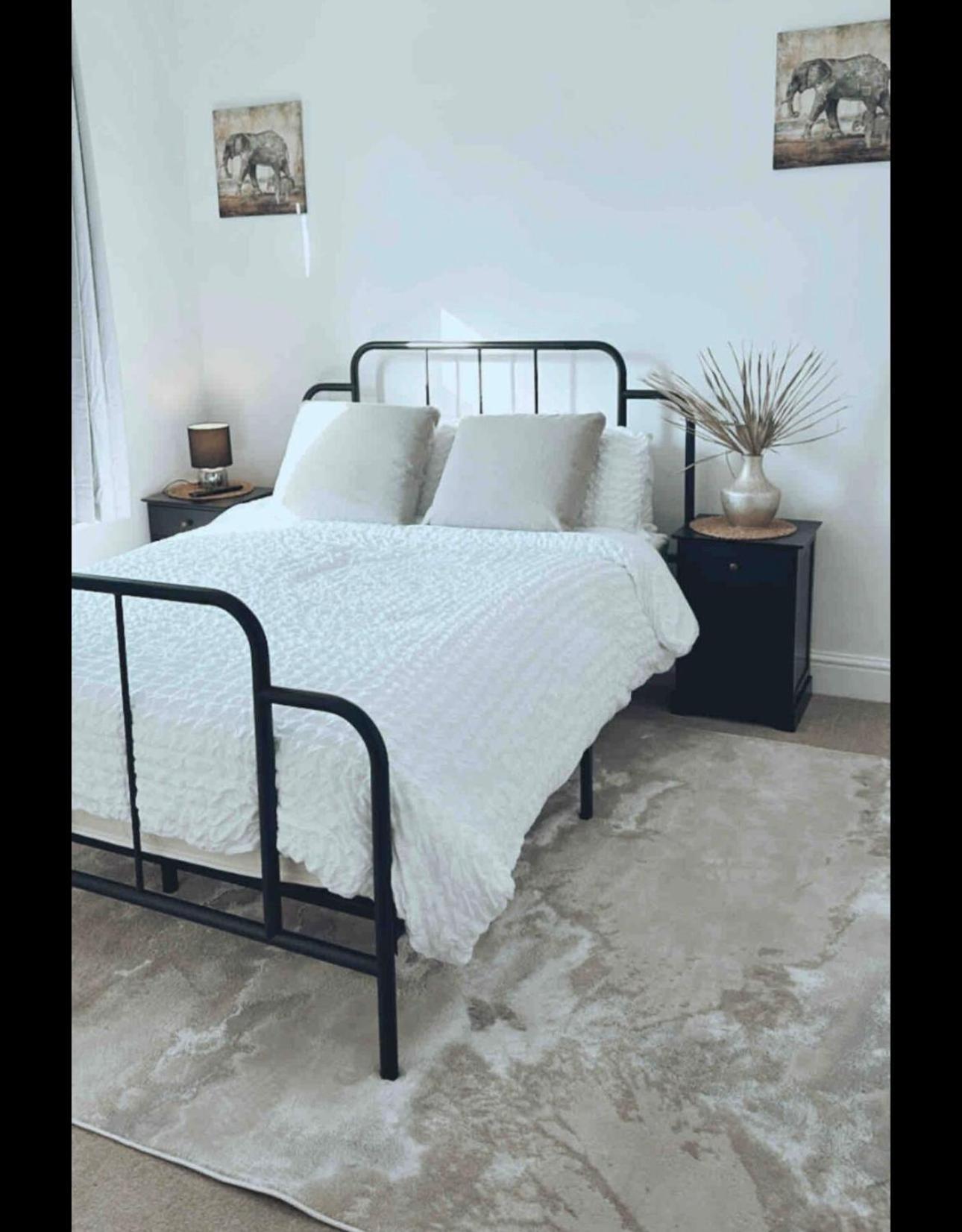 Southsea Homestays - Three Bedroom Home, Sleeps 8 - With Garden & Hot Tub Portsmouth Exterior photo