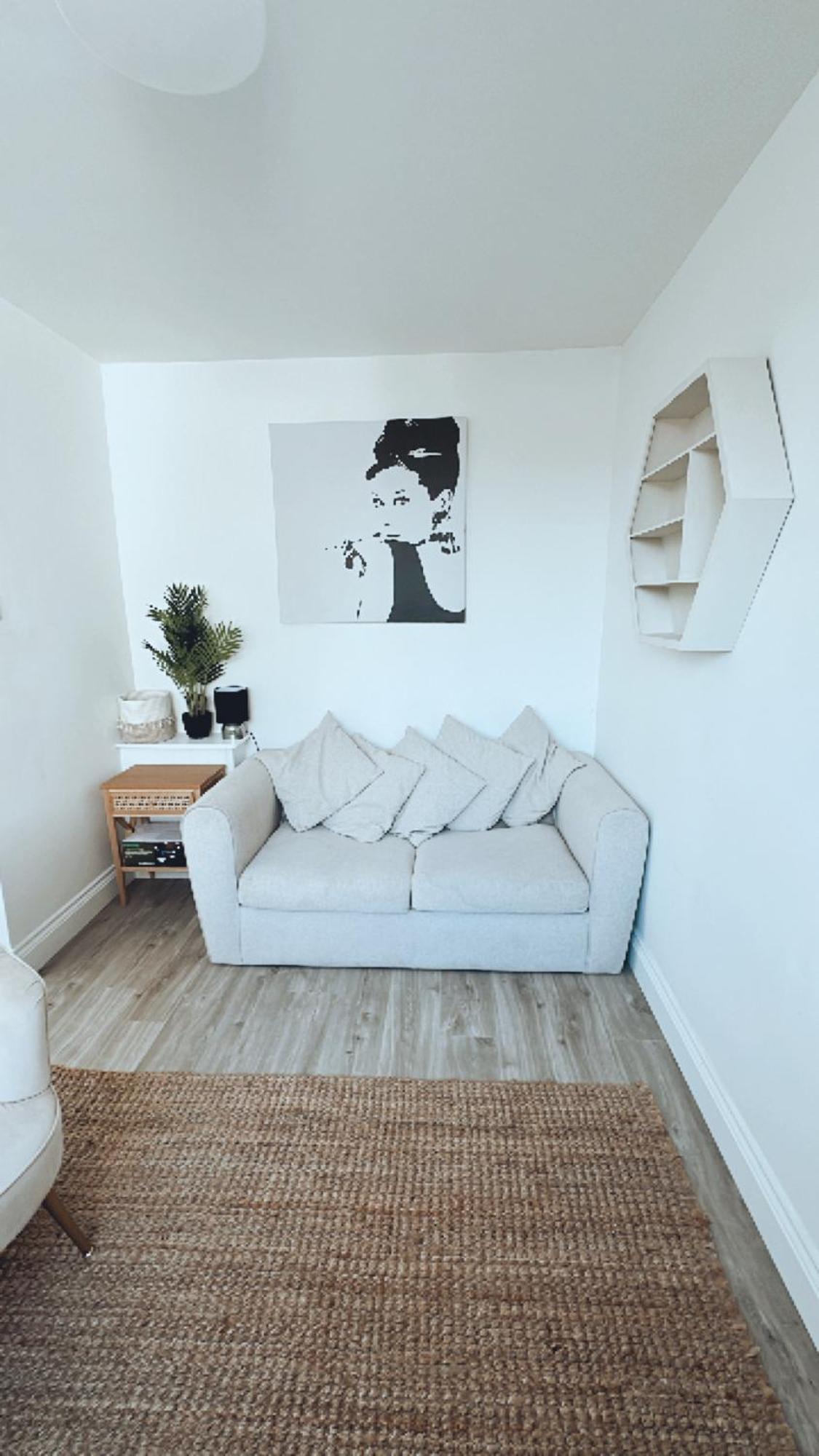 Southsea Homestays - Three Bedroom Home, Sleeps 8 - With Garden & Hot Tub Portsmouth Exterior photo